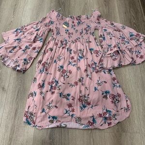 Pink Blush smocked tiered sleeve dress. Size medium. NWTs.